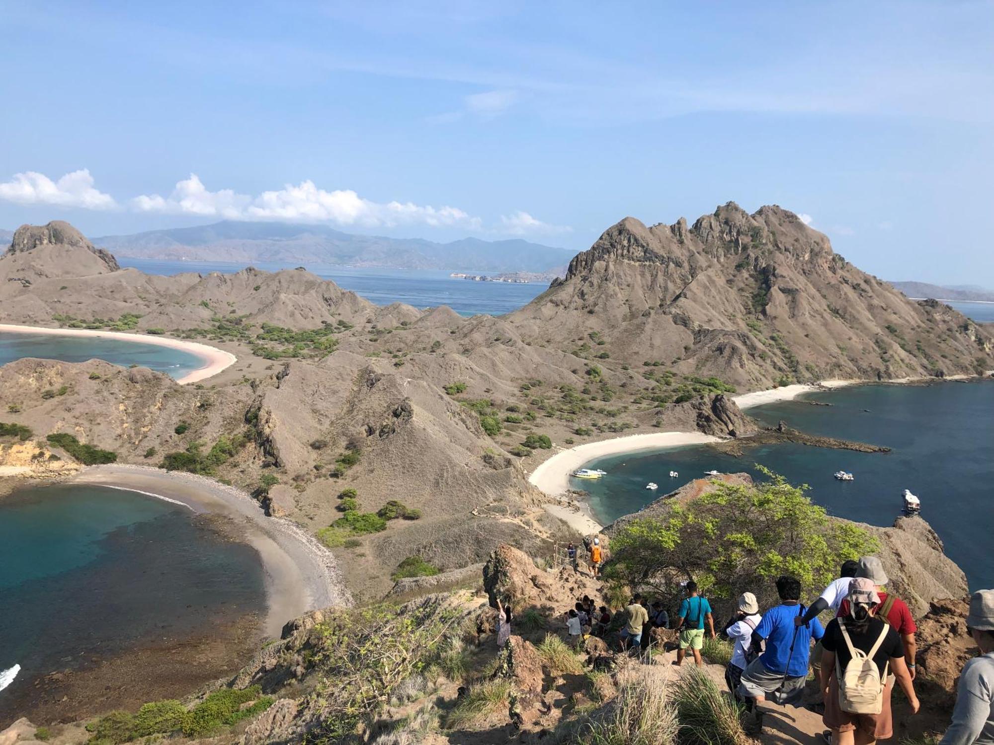 Dua Putri Komodo Homestay Exterior photo